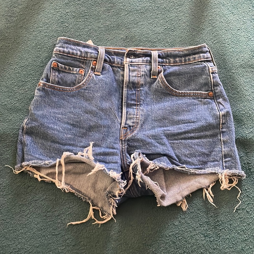 Distressed Levi 501s